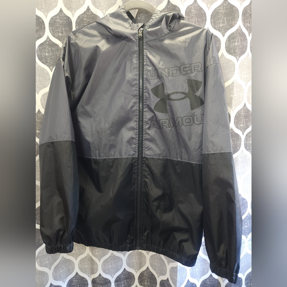 Under Armour Youths Gray and Black Jacket Cold Weather Rain Jacket.